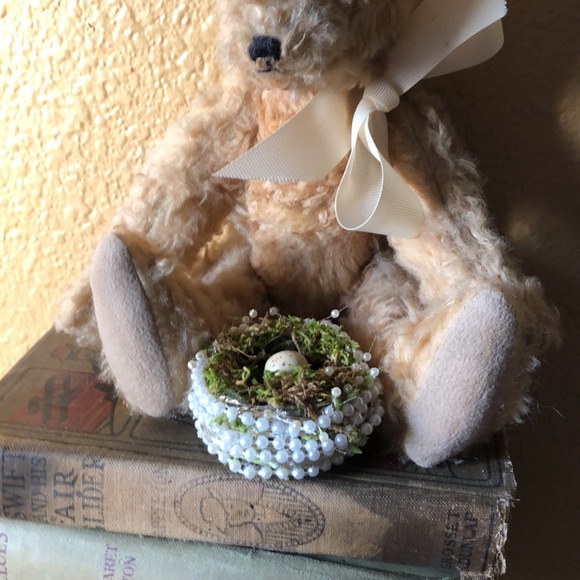 Handmade birds nest made of pearls, moss, silver wire and bits of sedum accents - Picture 6 of 11